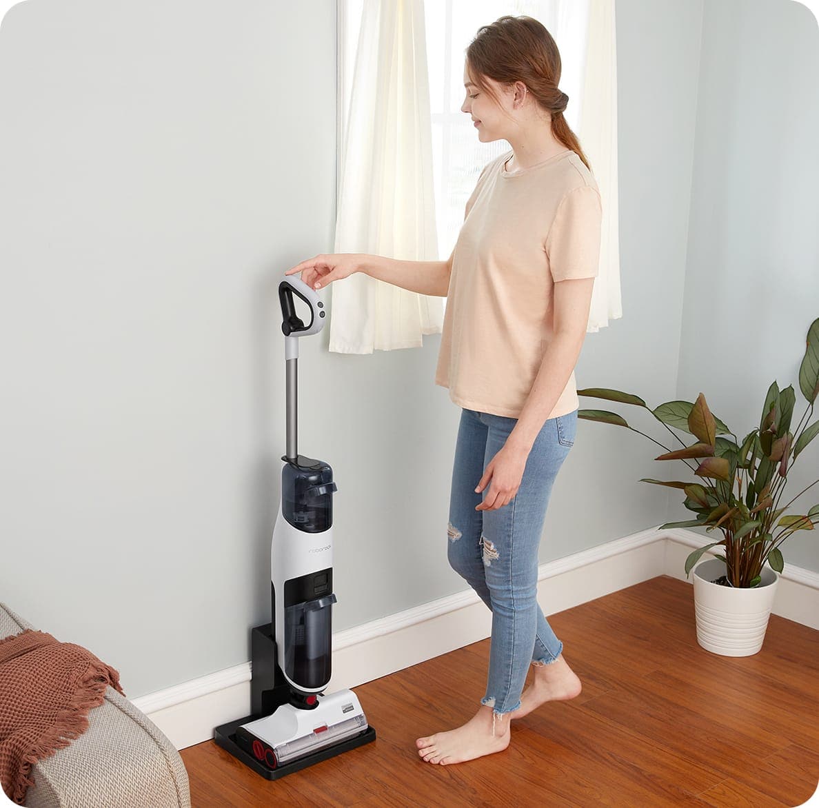 Roborock Dyad features self-cleaning rolls